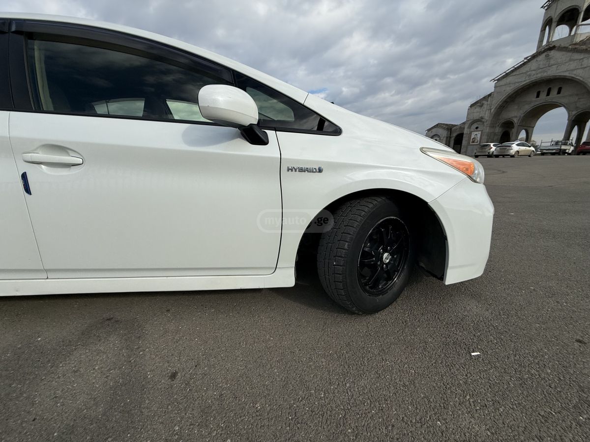 Toyota Prius 2012 — photo 2