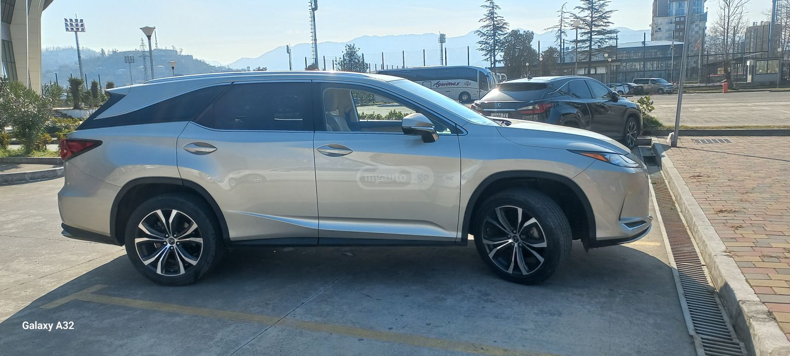 Lexus RX 350 2020 — photo 2