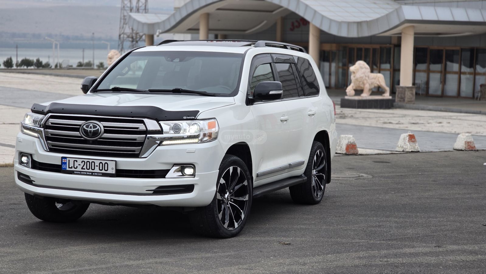 Toyota Land Cruiser 2018 — photo 2
