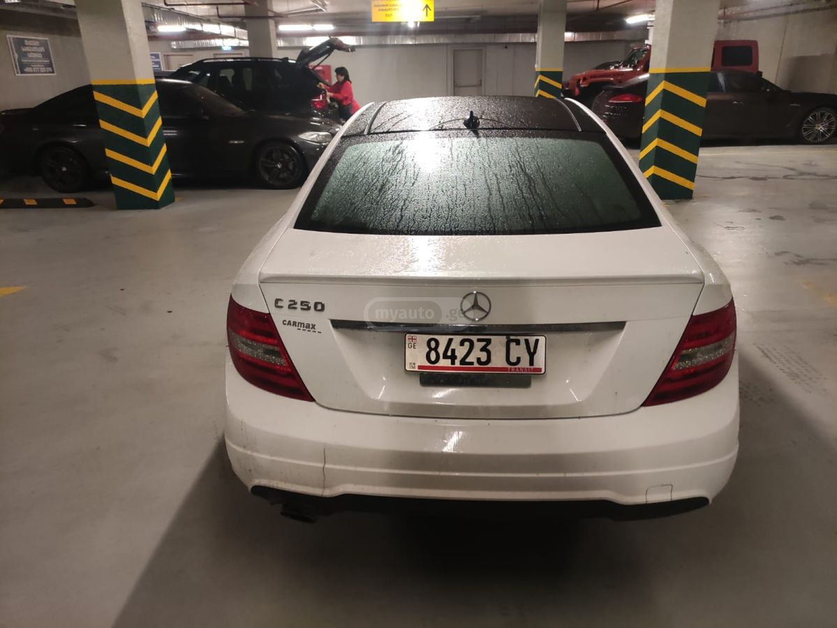Mercedes-Benz C 250 2015 — photo 2