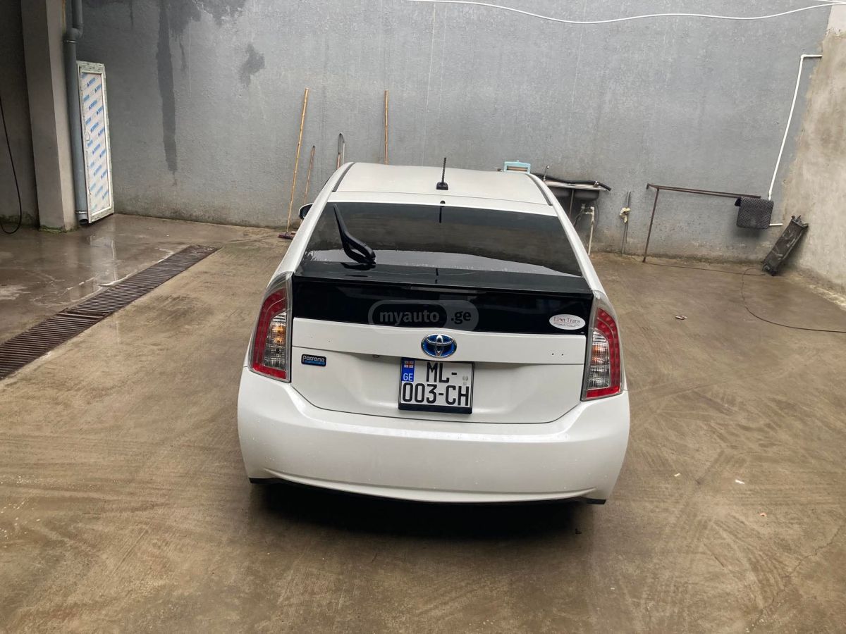 Toyota Prius 2014 — photo 2
