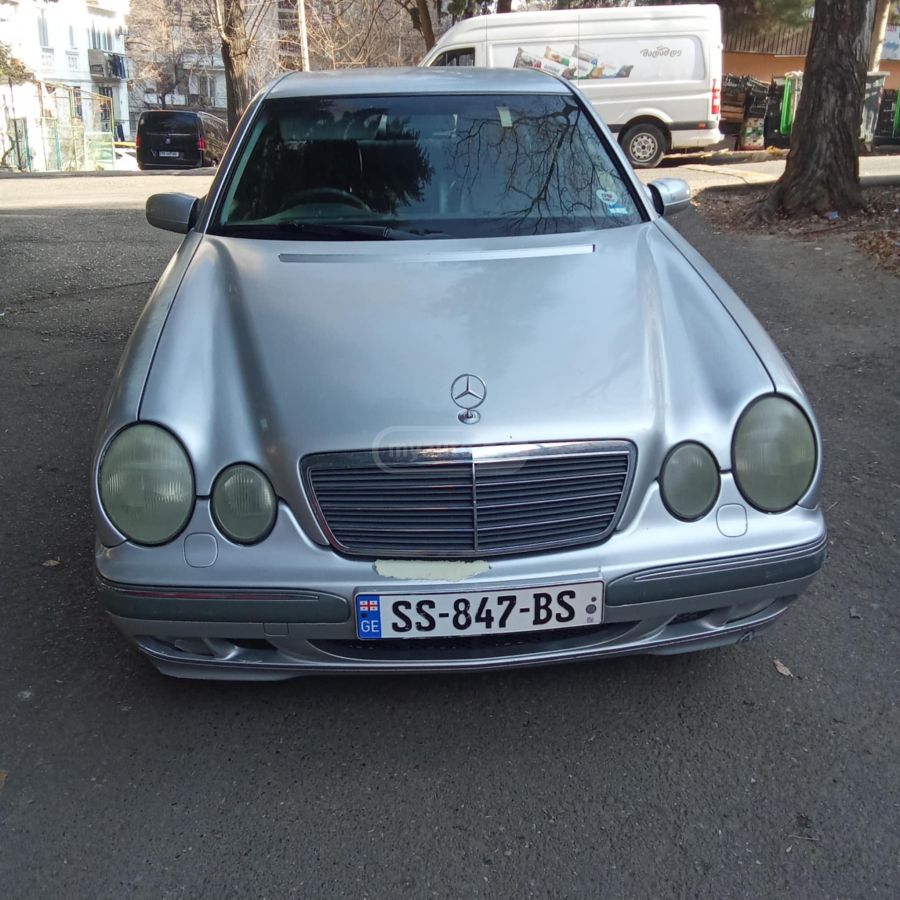 Mercedes-Benz E 260 2002 — photo 2