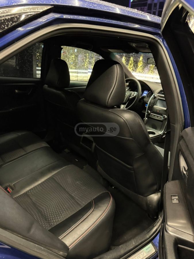 Toyota Camry 2016 — photo 2