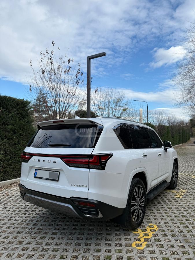 Lexus LX 500 2023 — photo 2
