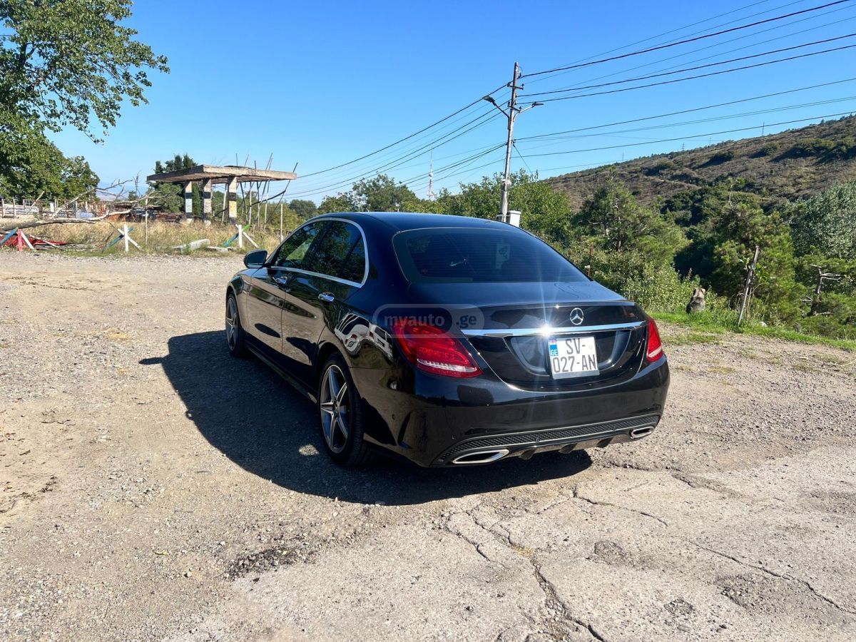Mercedes-Benz C 300 2018 — photo 2
