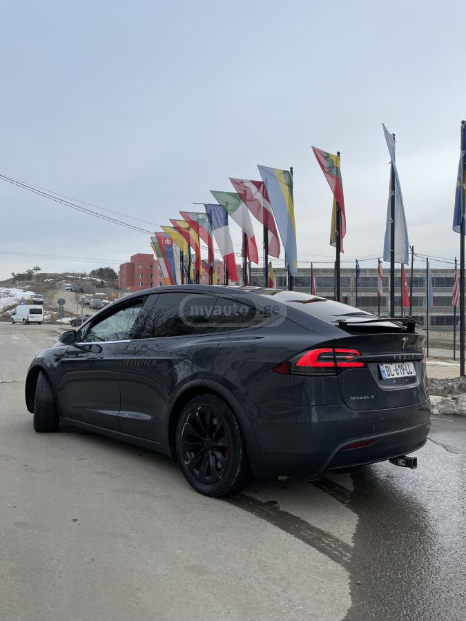 Tesla Model X 2017 — photo 2