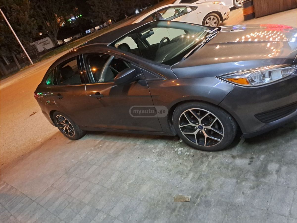 Ford Focus 2018 — photo 2