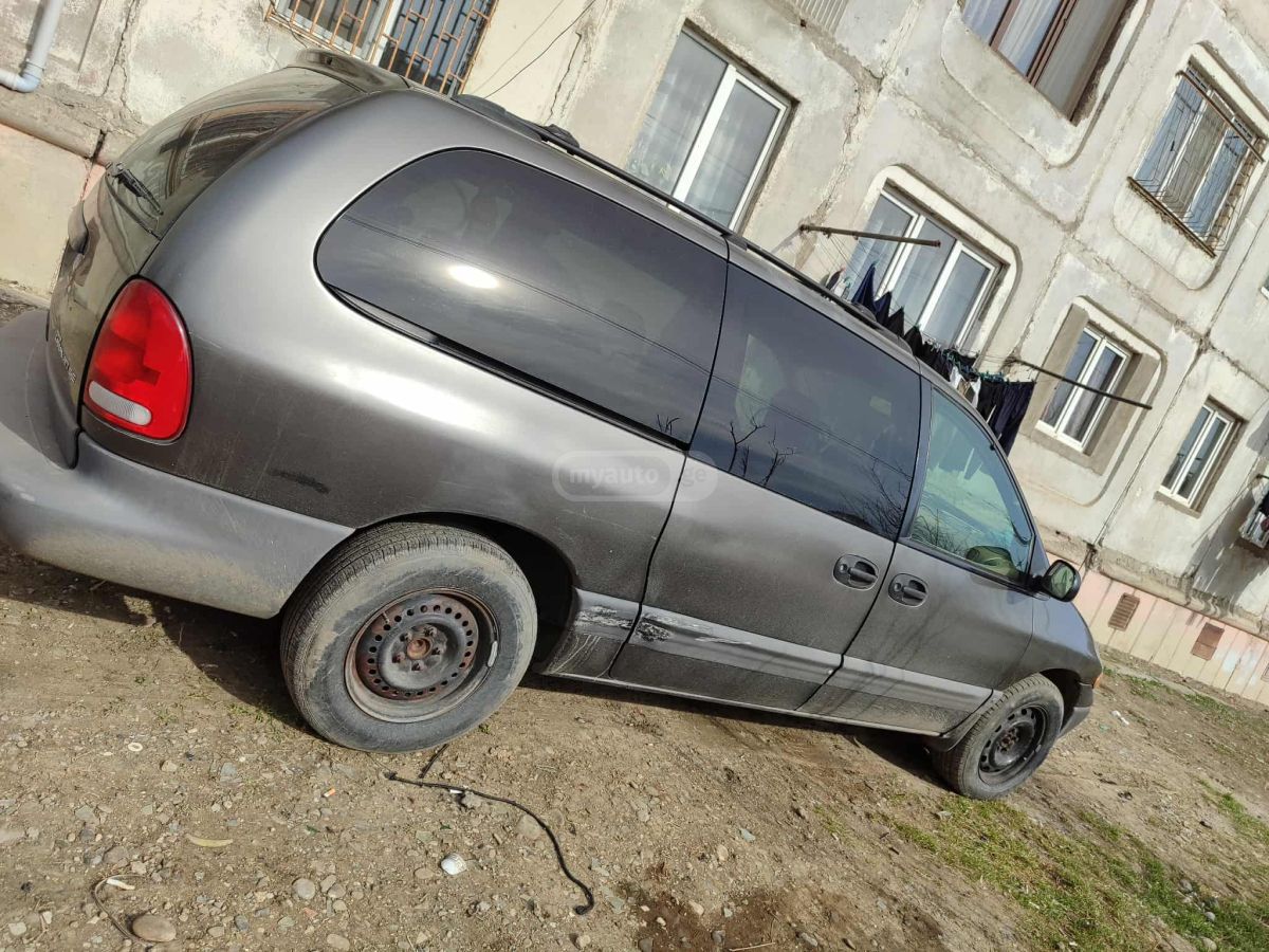 Dodge Caravan 1997 — photo 2