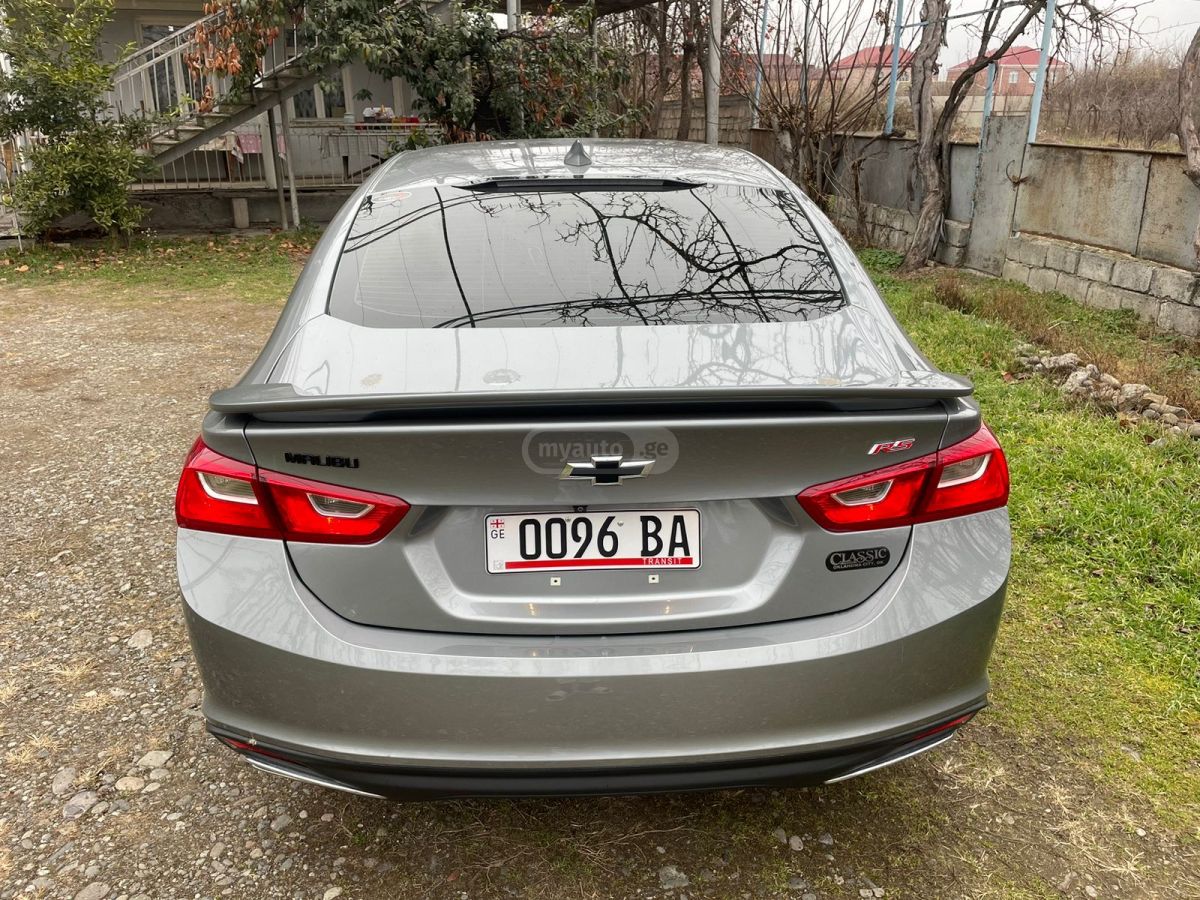 Chevrolet Malibu 2023 — photo 2