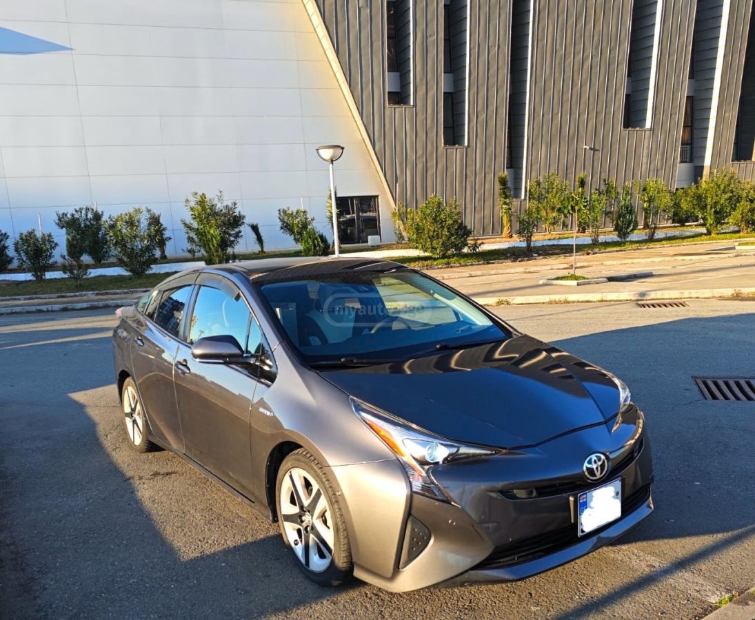 Toyota Prius 2018 — photo 2