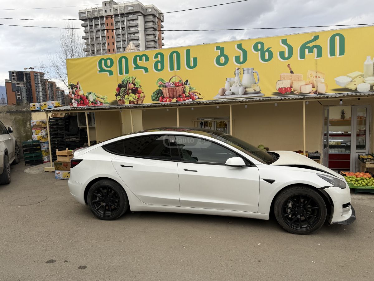 Tesla Model 3 2021 — photo 2