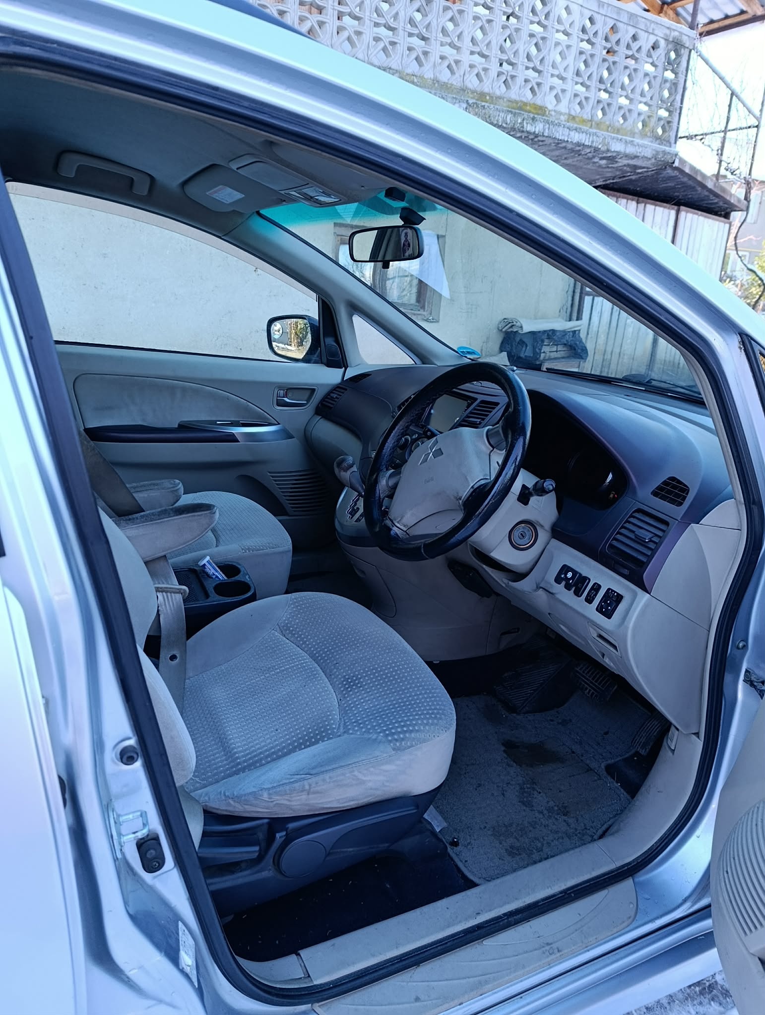 Mitsubishi Grandis 2003 — photo 2