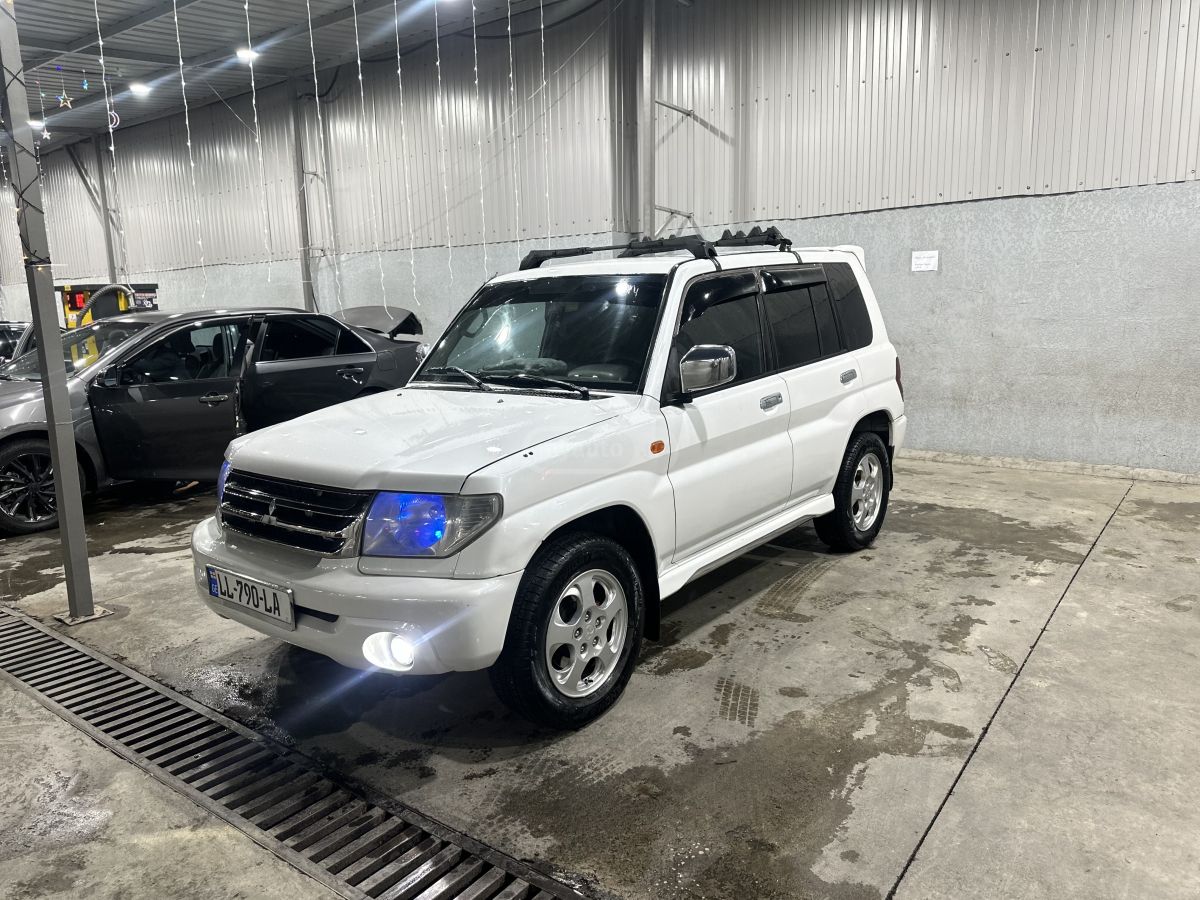 Mitsubishi Pajero IO
