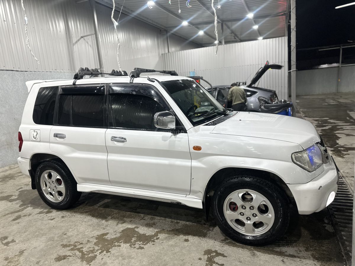Mitsubishi Pajero IO 2001 — photo 2