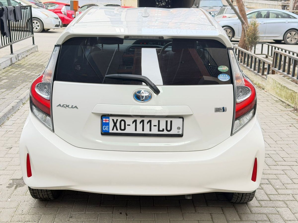 Toyota Aqua 2017 — photo 2