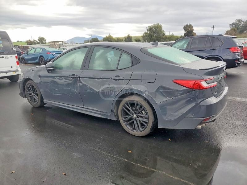 Toyota Camry 2025 — photo 2