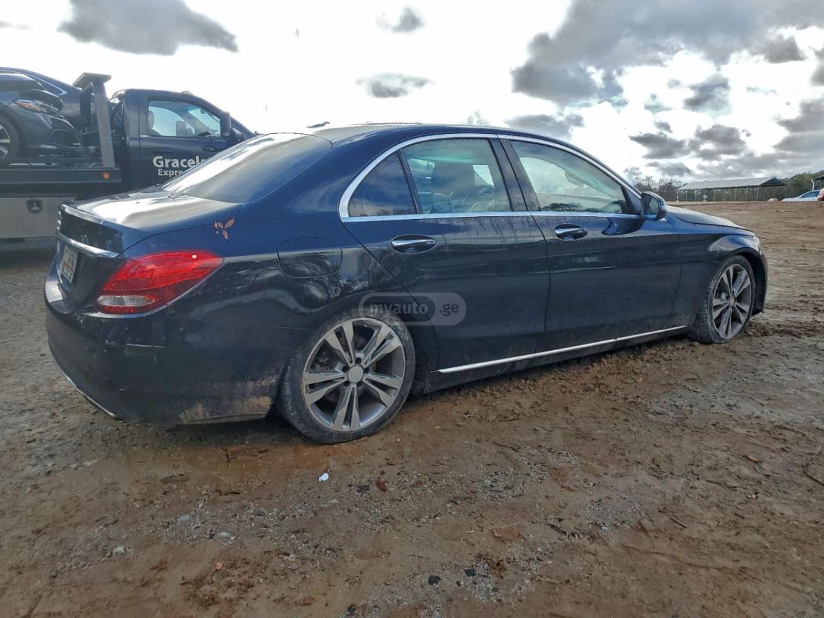 Mercedes-Benz C 300 2015 — photo 2