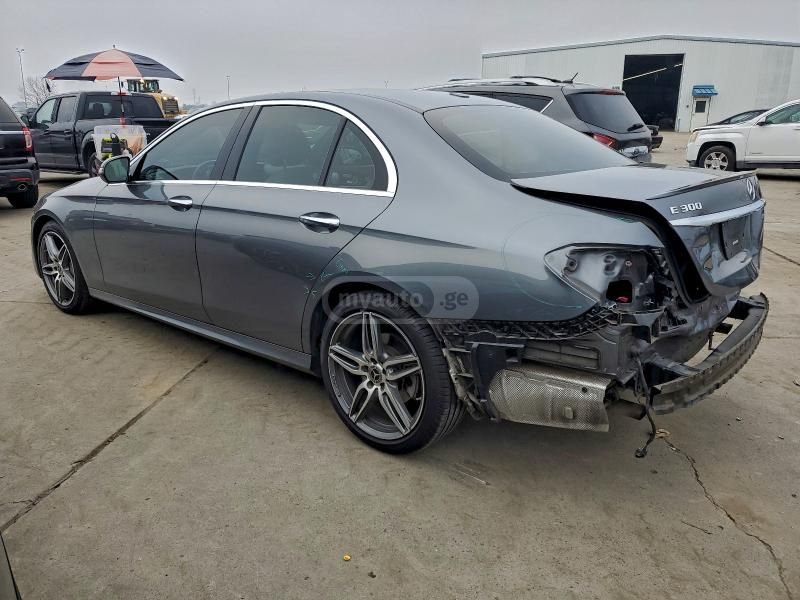 Mercedes-Benz E 300 2019 — photo 2