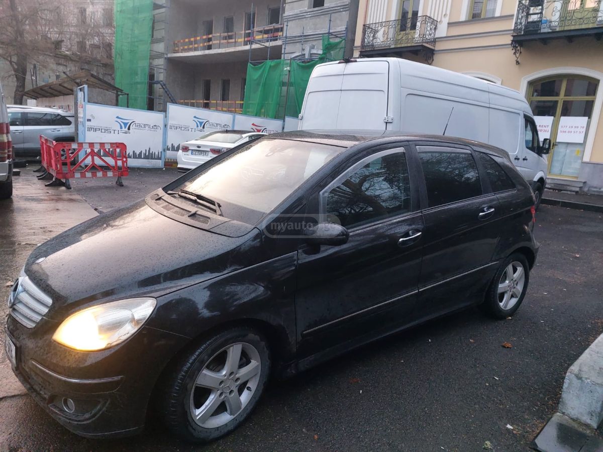 Mercedes-Benz B 170