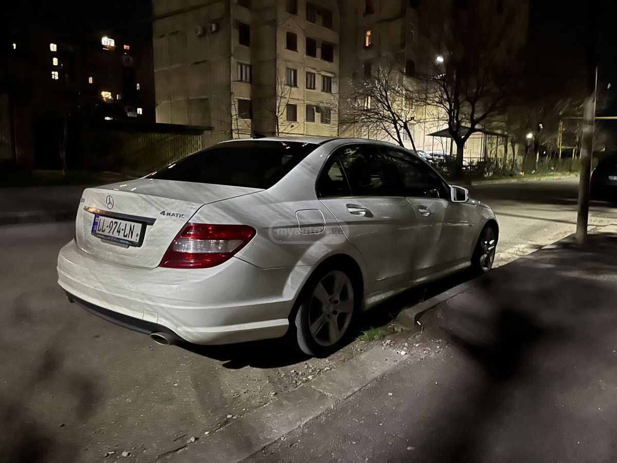 Mercedes-Benz C 300 2011 — photo 2