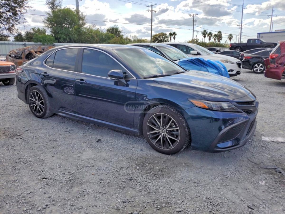 Toyota Camry 2021 — photo 2