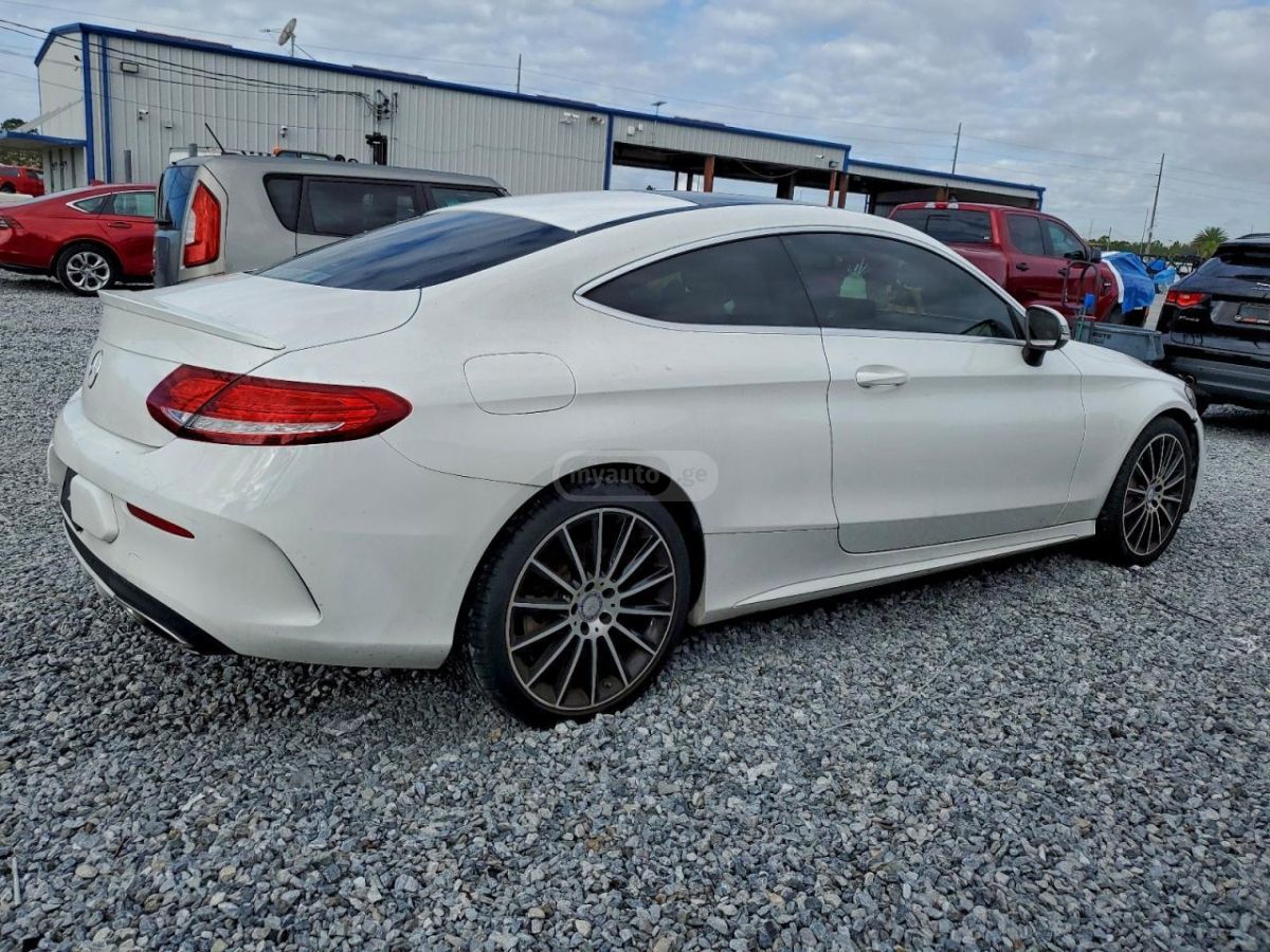 Mercedes-Benz C 300 2017 — photo 2