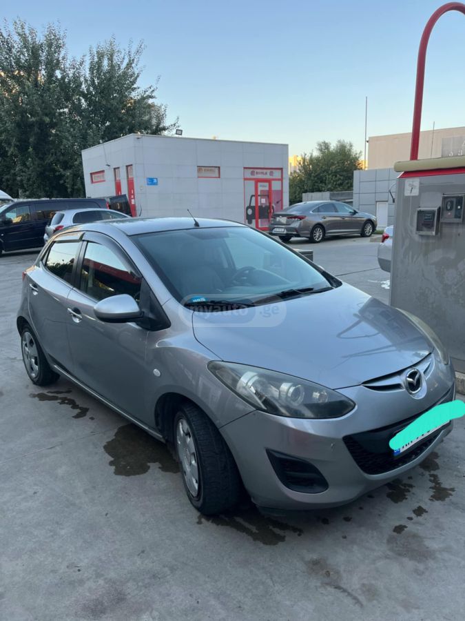 Mazda Mazda2 2013 — photo 2