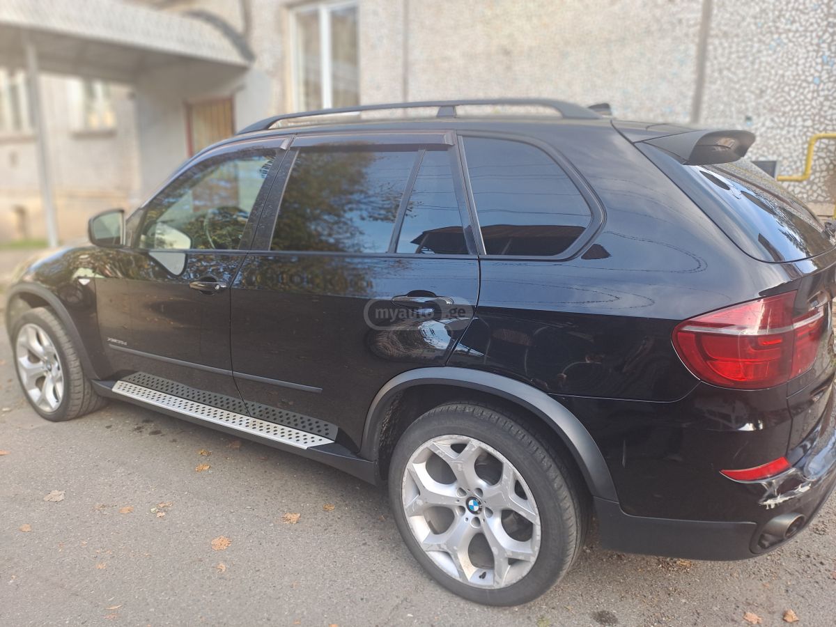 BMW X5 2012 — photo 2