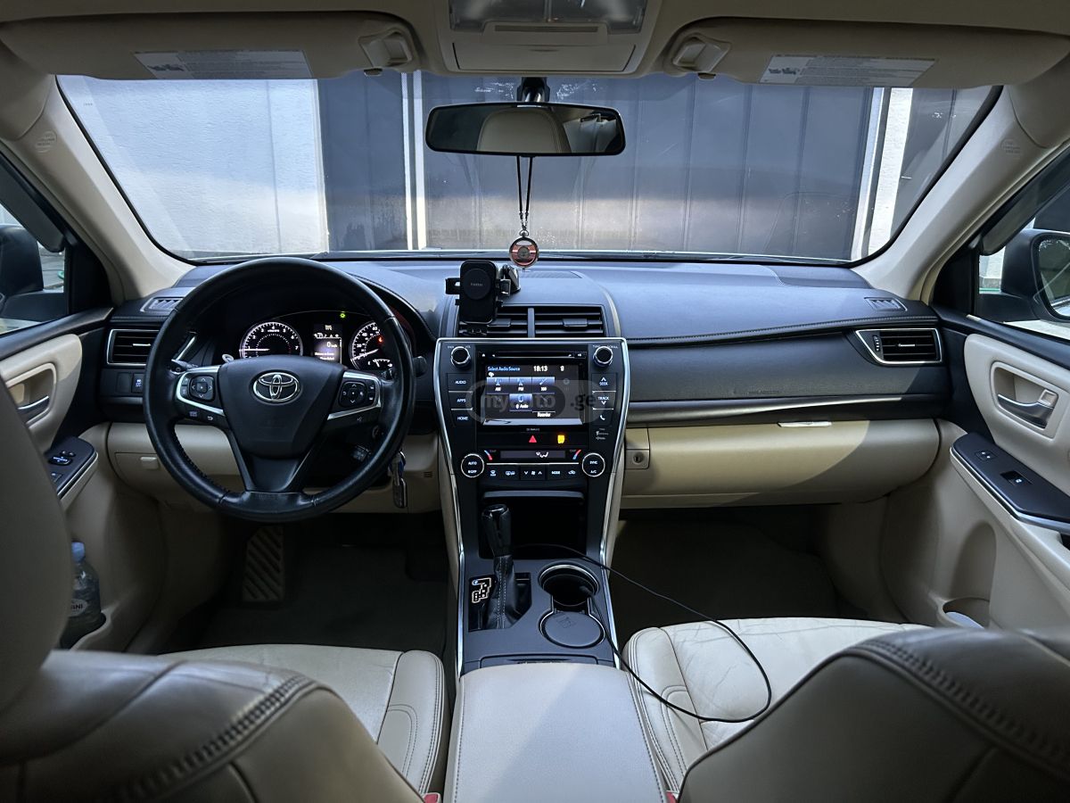 Toyota Camry 2015 — photo 2