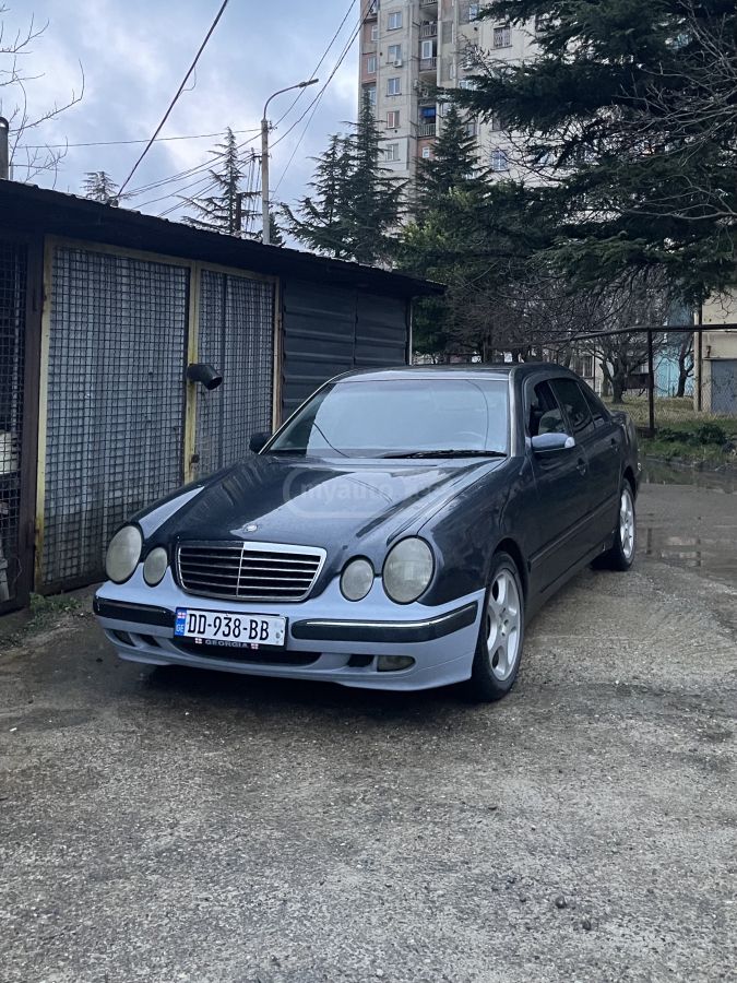 Mercedes-Benz E 220