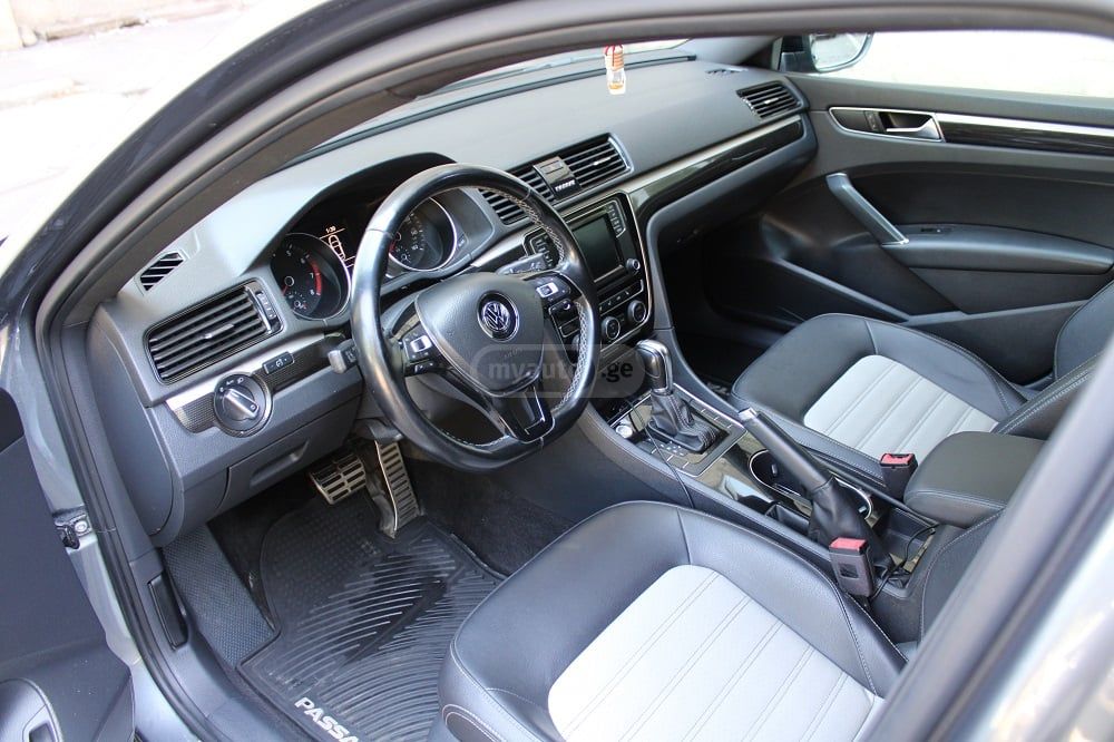 Volkswagen Passat 2018 — photo 2