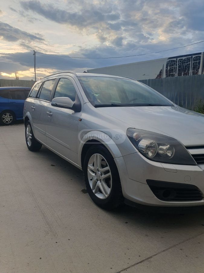 Opel Astra 2005 — photo 2