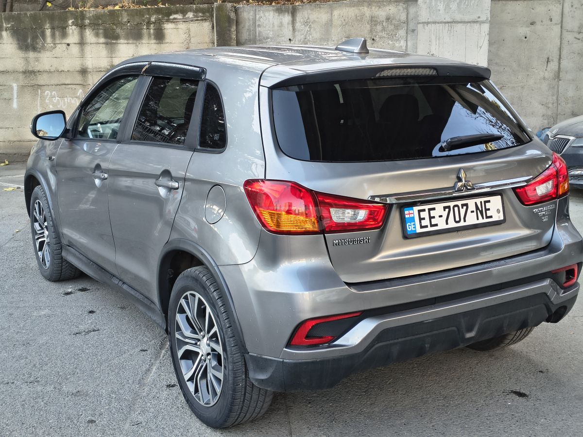 Mitsubishi Outlander Sport 2018 — photo 2