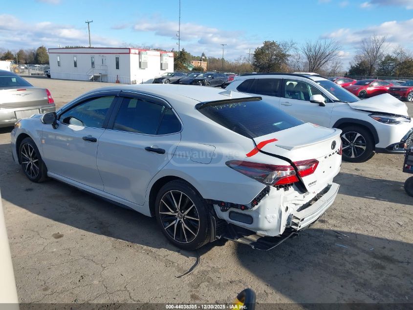 Toyota Camry 2024 — photo 2
