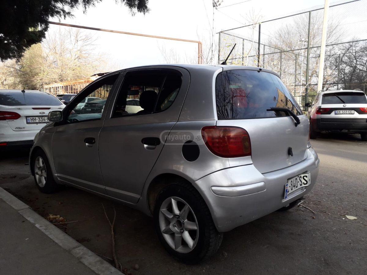 Toyota Vitz 2003 — photo 2
