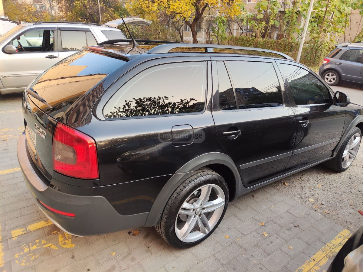 Skoda Octavia 2011 — photo 2