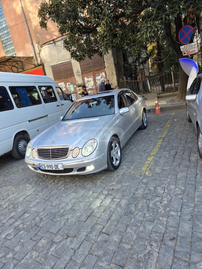 Mercedes-Benz E 220 2002 — photo 2