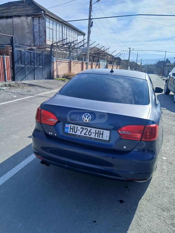Volkswagen Jetta 2014 — photo 2