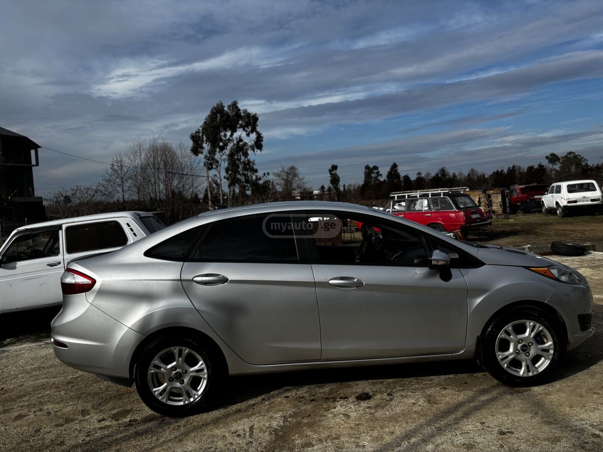 Ford Fiesta 2016 — photo 2