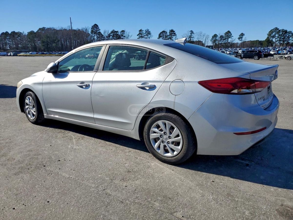 Hyundai Elantra 2017 — photo 2