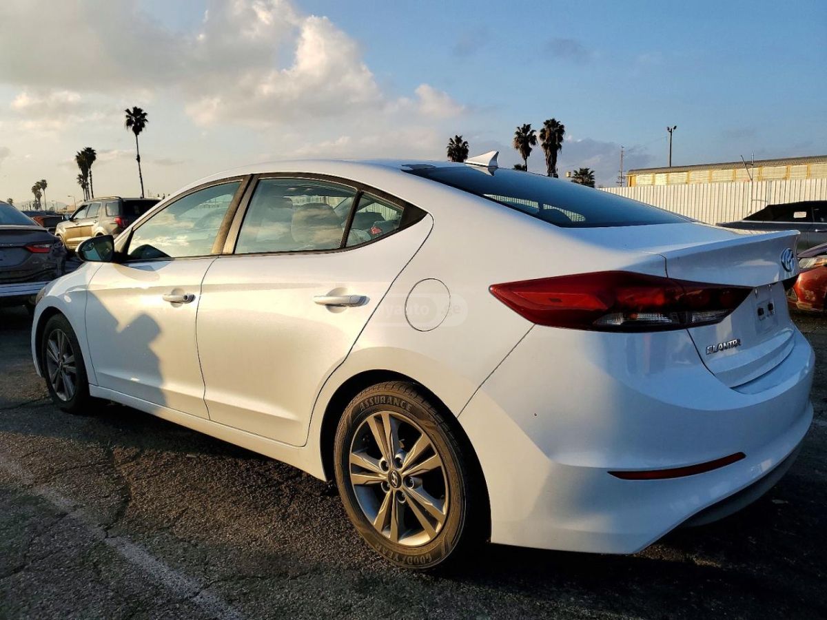 Hyundai Elantra 2017 — photo 2