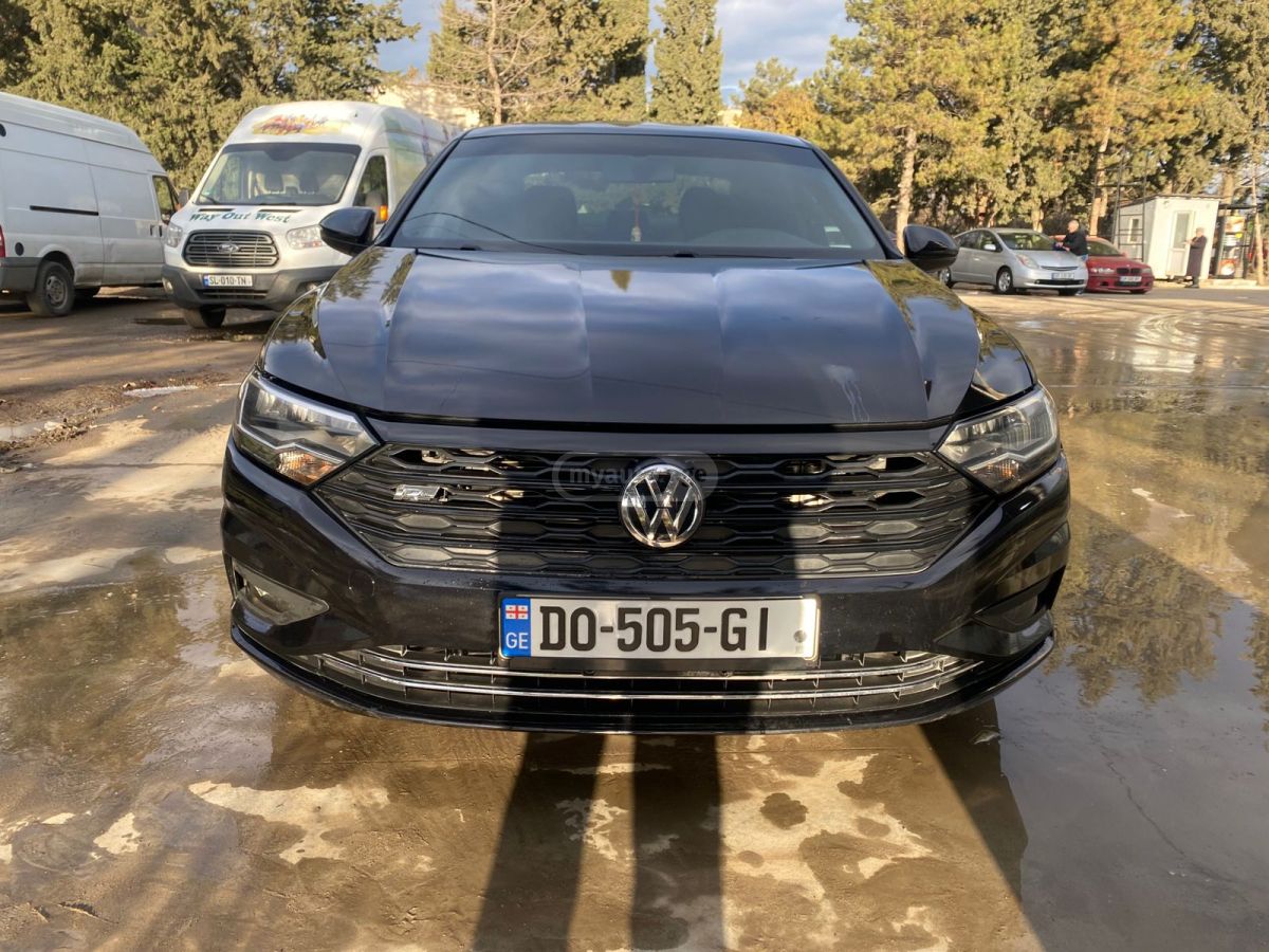 Volkswagen Jetta 2018 — photo 2