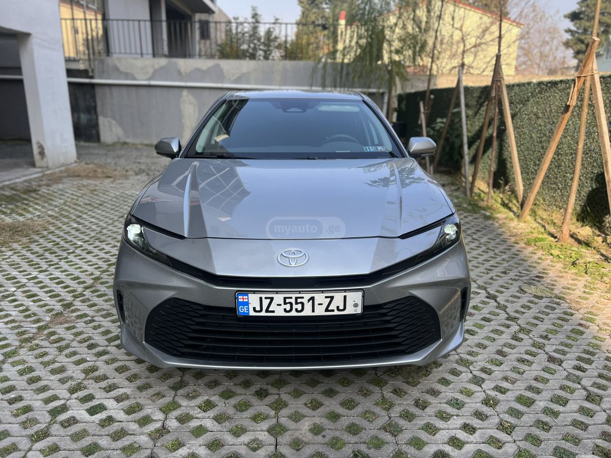 Toyota Camry 2024 — photo 2