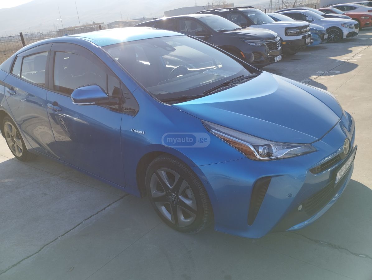 Toyota Prius 2019 — photo 2