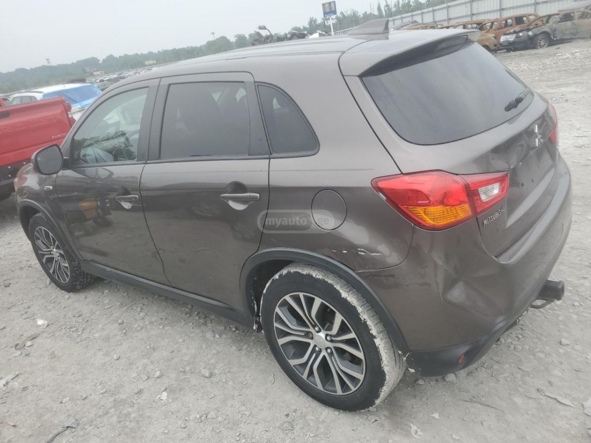 Mitsubishi Outlander 2017 — photo 2