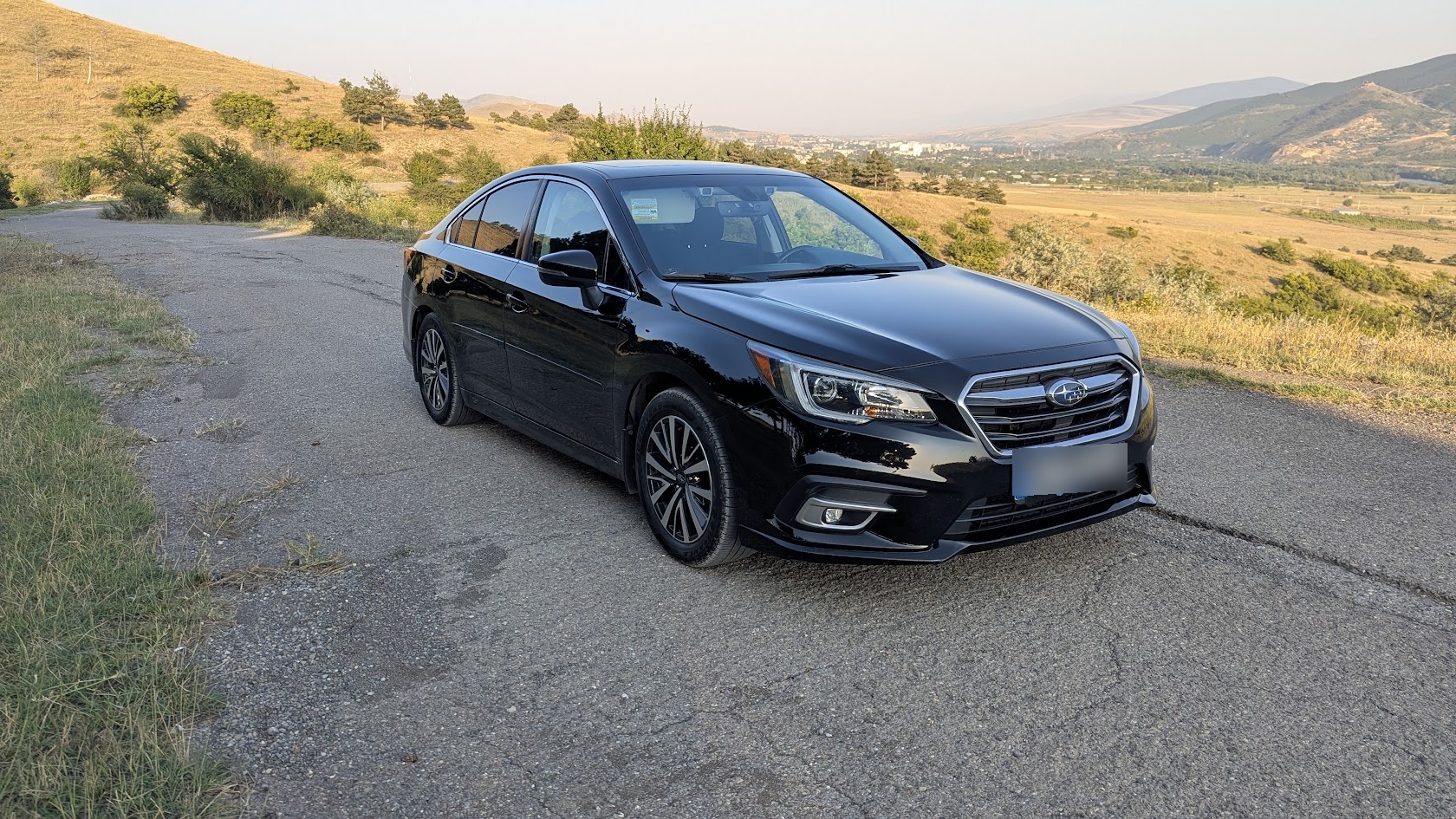 Subaru Legacy 2018 — photo 2