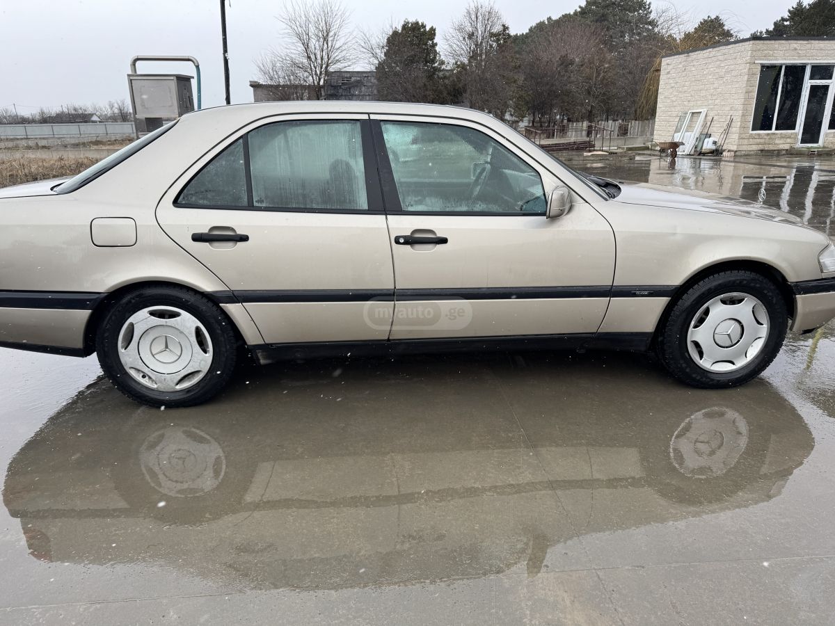 Mercedes-Benz C 180 1995 — photo 2