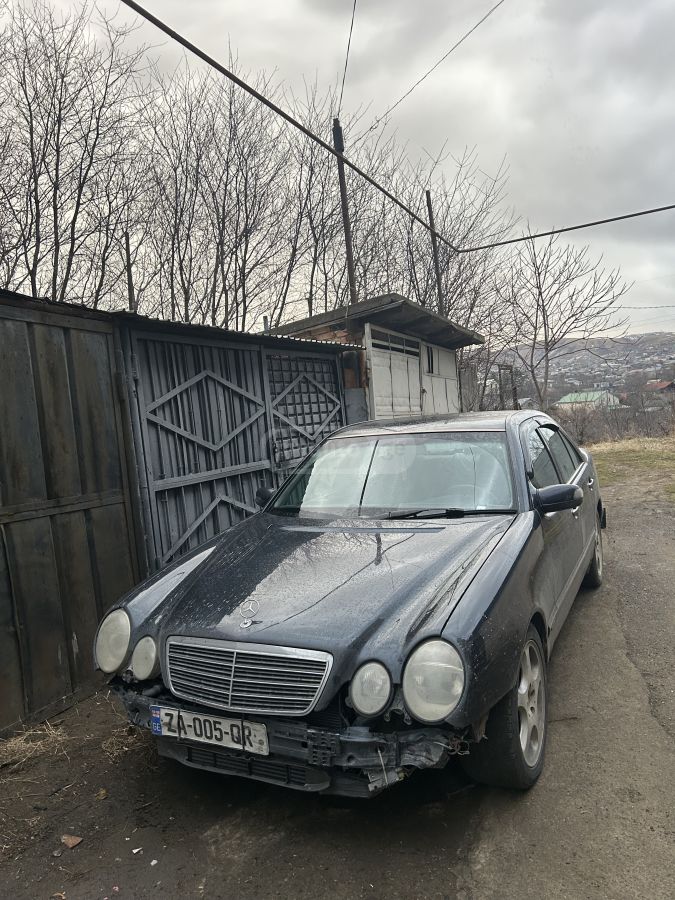 Mercedes-Benz E 270 1999 — photo 2