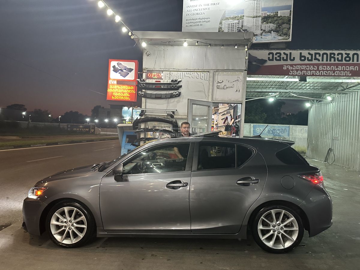 Lexus CT 200 h 2013 — photo 2