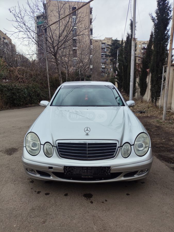 Mercedes-Benz E 220 2003 — photo 2